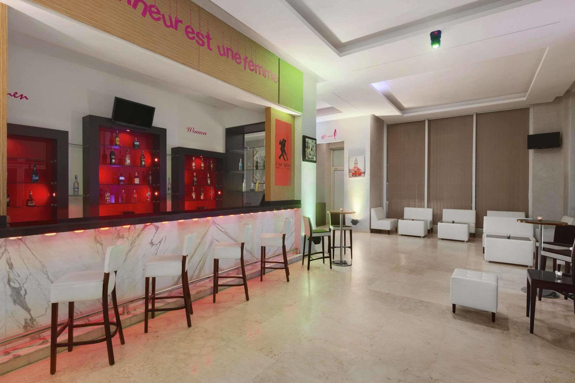 丹吉尔温德姆华美达安可酒店 外观 照片